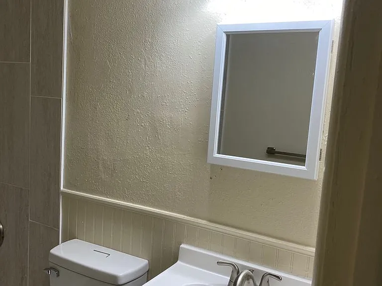 Central location | Lots of natural light — Photo 12