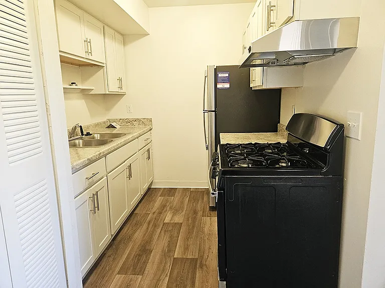 Waverly Park Apartments — Photo 21