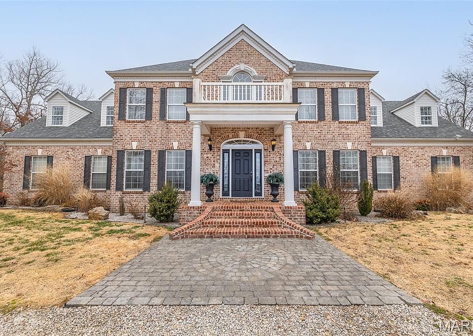 1st image of 1 Twin Oaks Ln