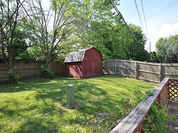 3rd image of 3526 Summerfield Dr