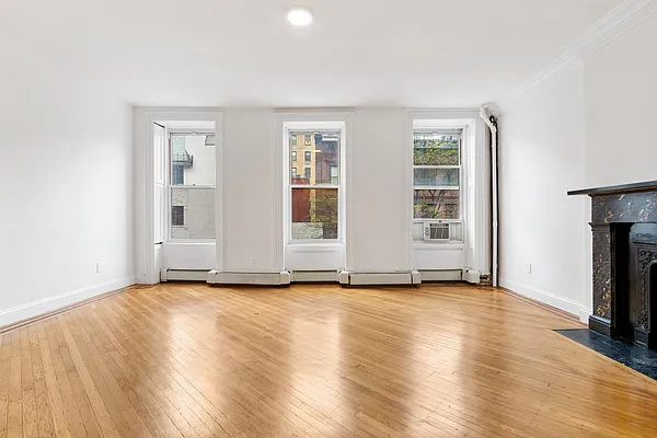 Rented by Emerson Realty NY LLC | media 11