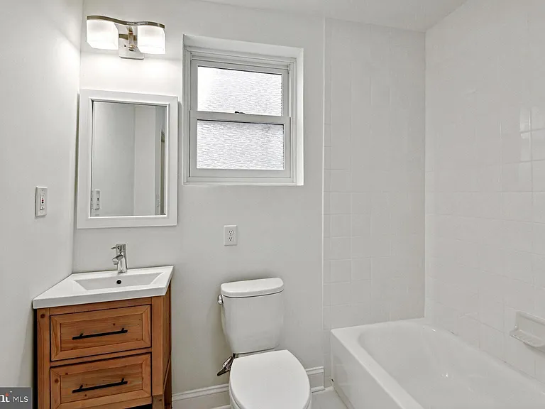 817 T St NW #B — Photo 7
