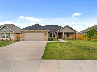 915 Fair Oaks St, Springdale, AR 72762