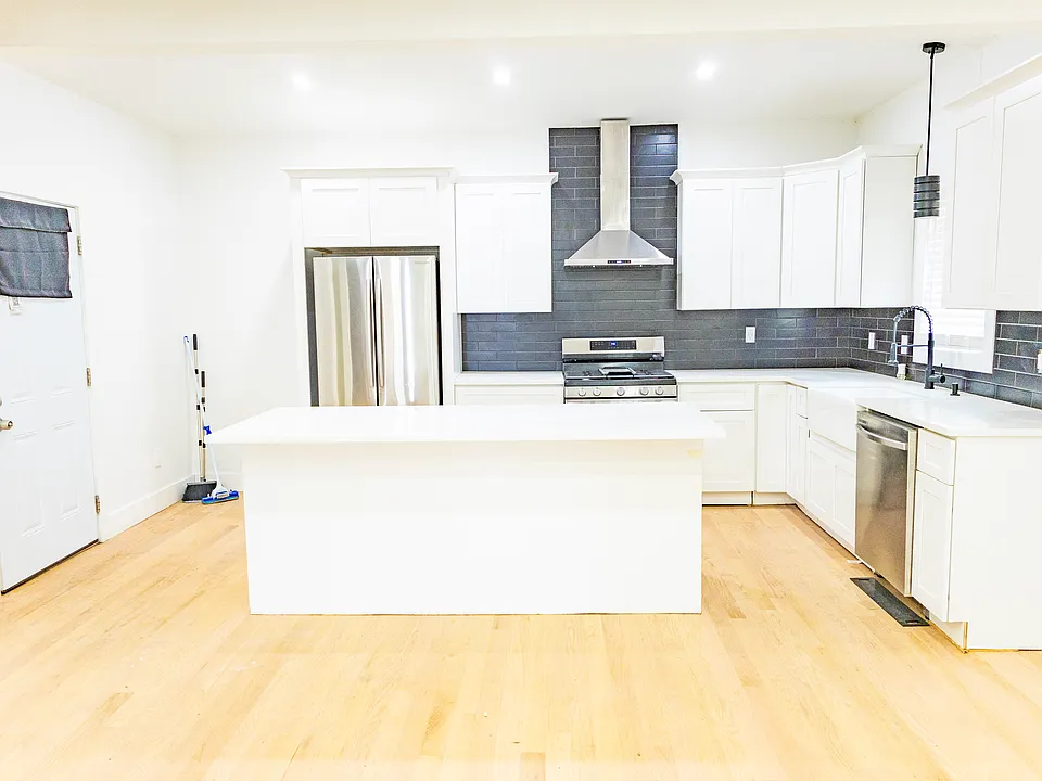 106 Bouvier Ave #2R