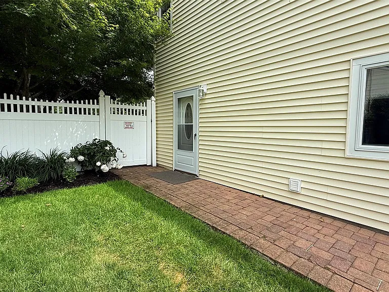 95 Stephen Rd — Photo 2