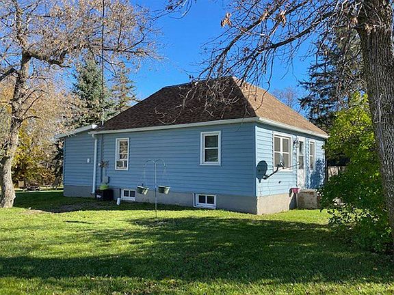 2nd image of 409 1st St S
