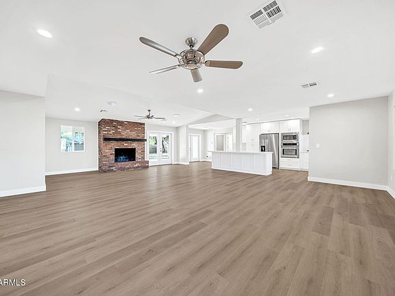 3rd image of 641 W LINGER Lane