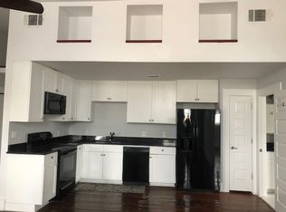 103 W 2nd St #201, Elgin, TX 78621
