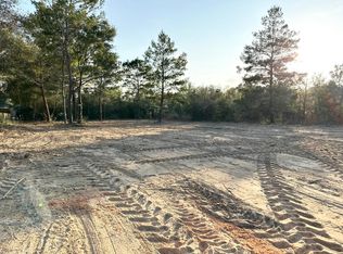 W Larkspur Ave, Defuniak Springs, FL 32433