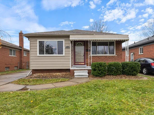 22704 Harmon St, Saint Clair Shores, MI 48080