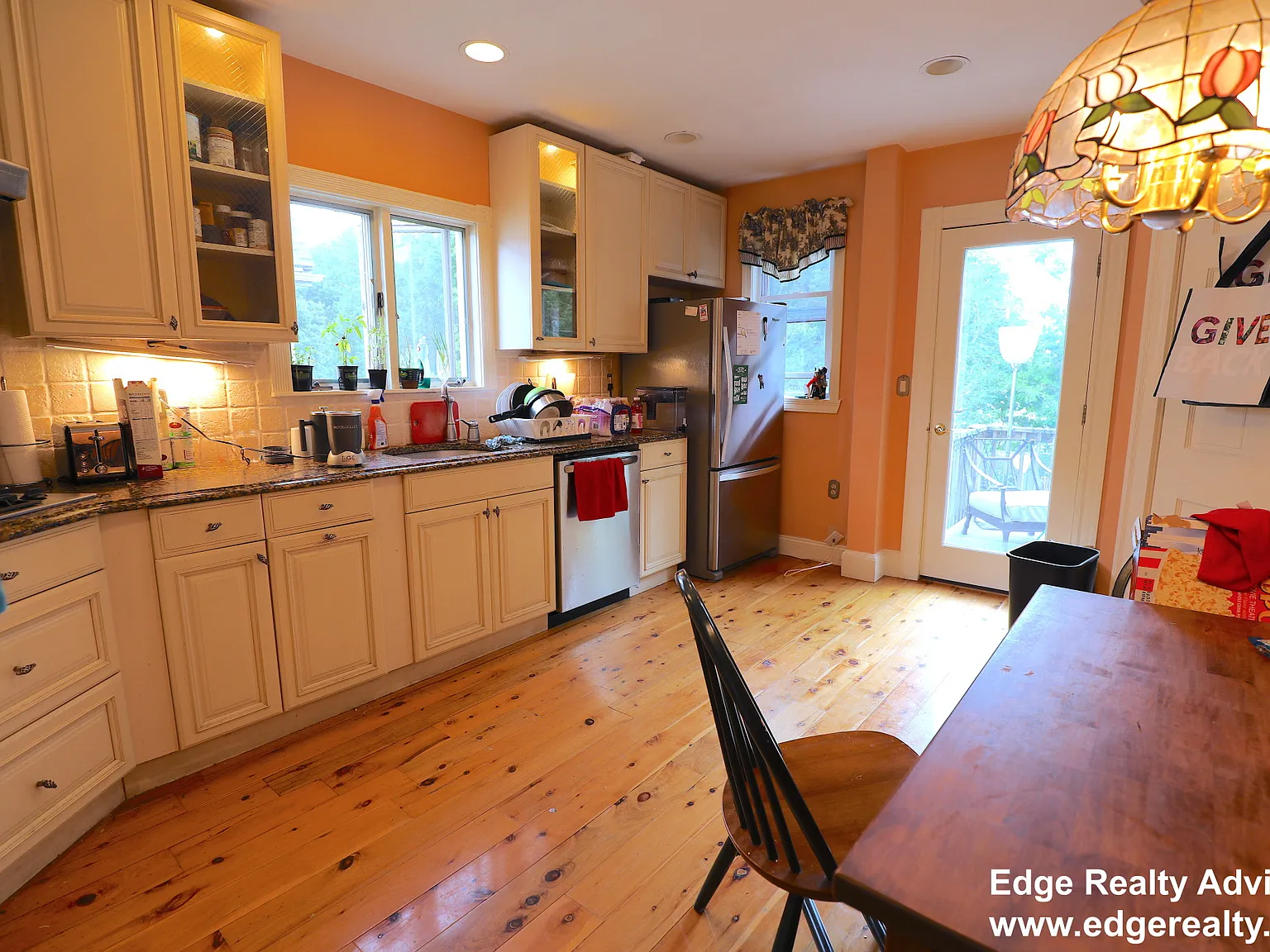 3 bed, 1200 sqft, $3,600 — Photo 3