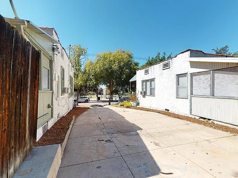 1127 Bell St — Photo 40