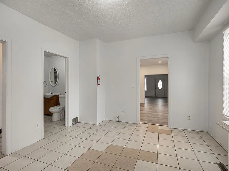 3300 W 54th St — Photo 11