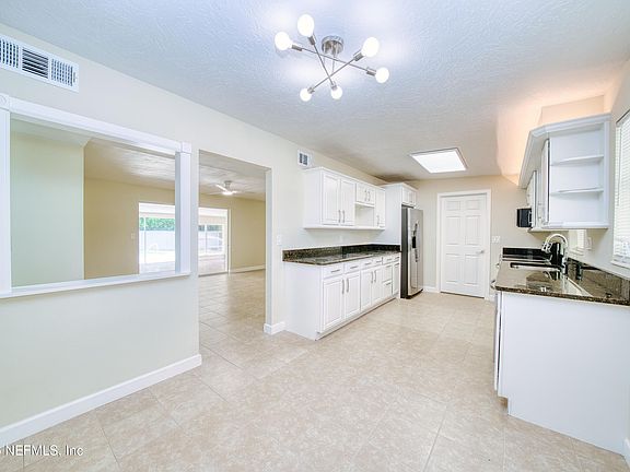 3rd image of 2517 PALM Avenue