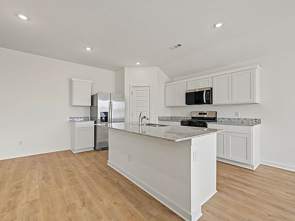 5th image of 530 Riggs St
