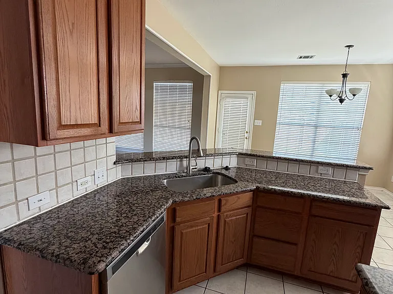 2513 Frosted Green Ln — Photo 30