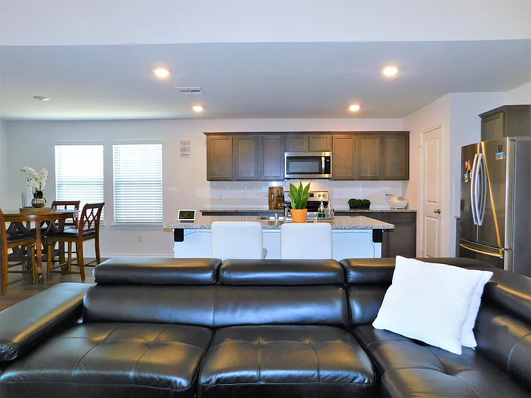 4025 Huntington Dr — Photo 9