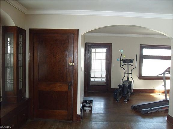 4th image of 8322 Rosewood Ave