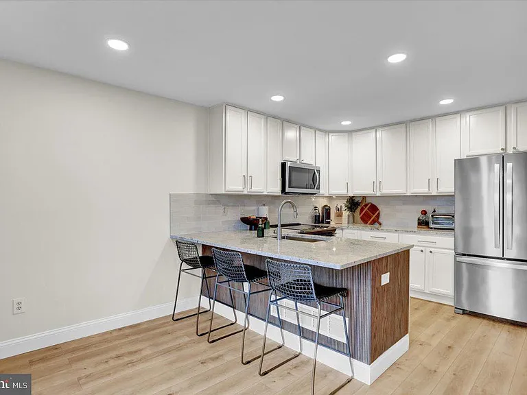 2305 Carriage Ln #2305 — Photo 8