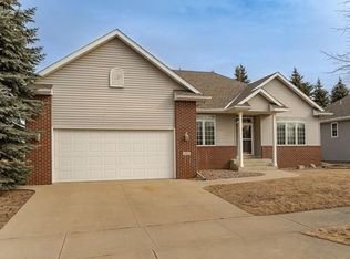 2886 Viola Heights Dr NE, Rochester, MN 55906