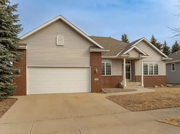 2886 Viola Heights Dr NE, Rochester, MN 55906