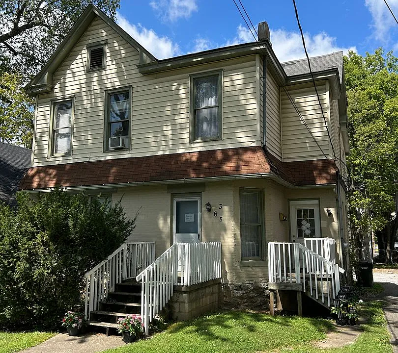 365-2 Linden Walk