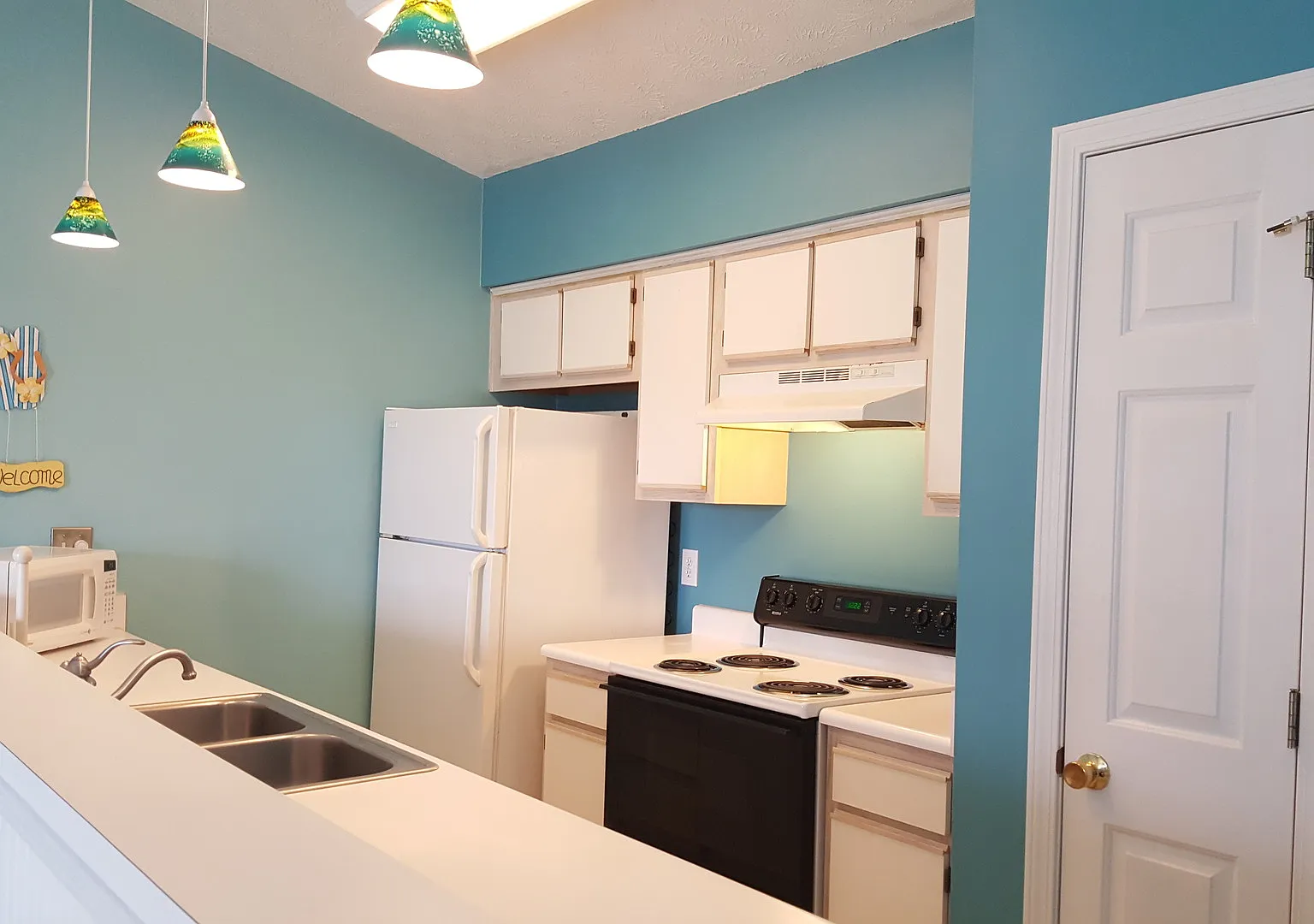 1 Bedroom Fully Furnished Condo in Waterway Village — Photo 1