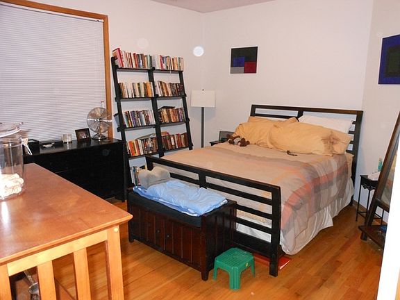 3rd image of 1942 W Diversey Pkwy #1 A