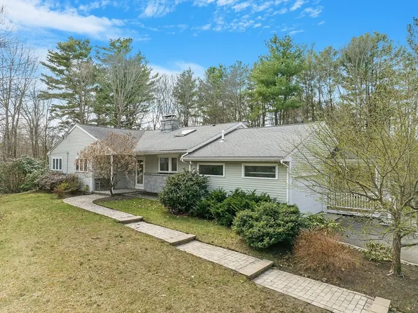 281 South St, Medfield, MA 02052