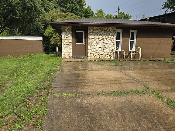 3rd image of 811 Marvin St