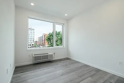 130 Monitor Street — Photo 36