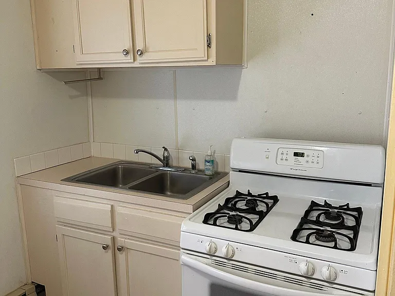 350 Main St #5 — Photo 2