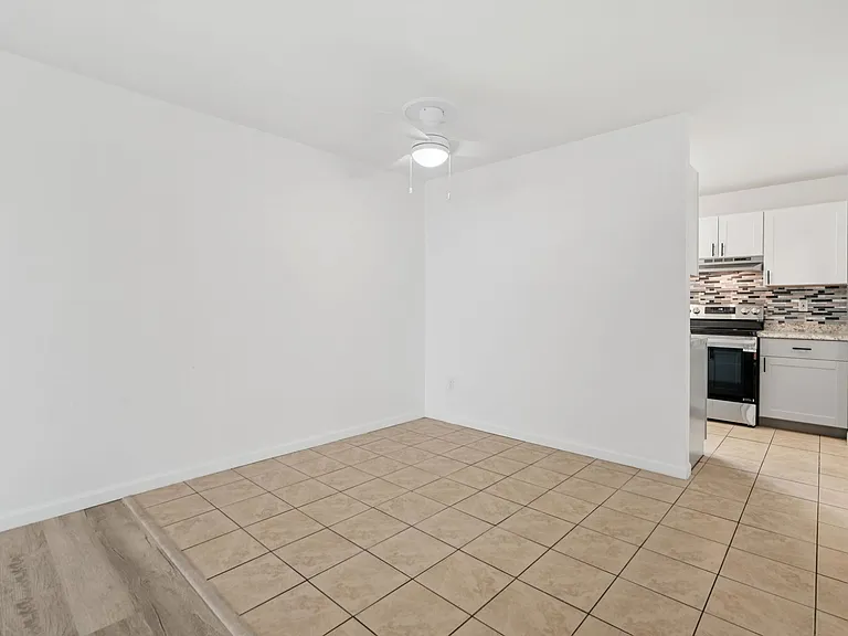 Images Columbia Apartments — Photo 6