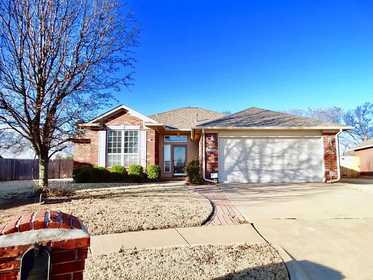 3301 Buckingham Pl — Photo 1