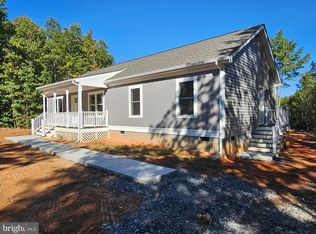 121 Sharps Creek Dr, Scottsville, VA 24590