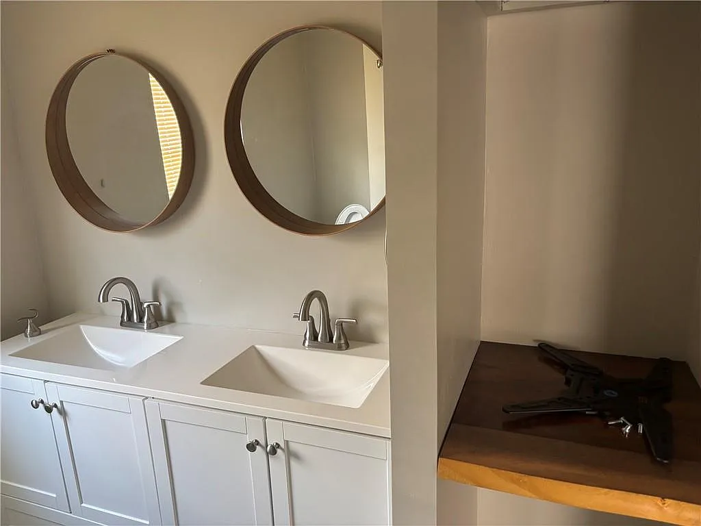 3 bed, 2.0 bath, 850 sqft, $1,100 — Photo 4