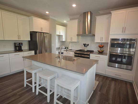 2nd image of 4204 Ferndale Ln