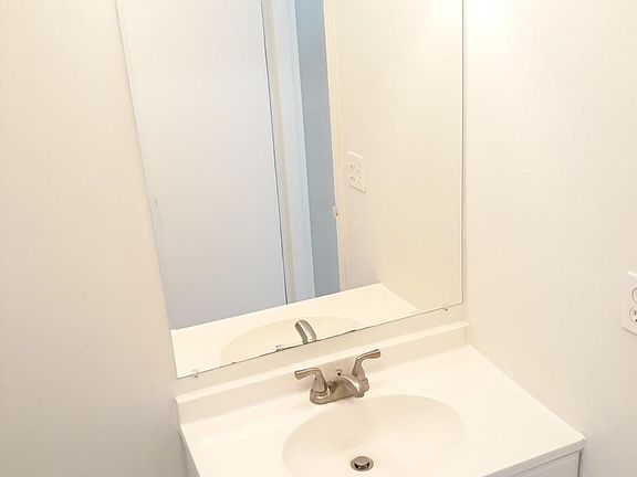 5th image of 2935 NE 163rd St APT 3U