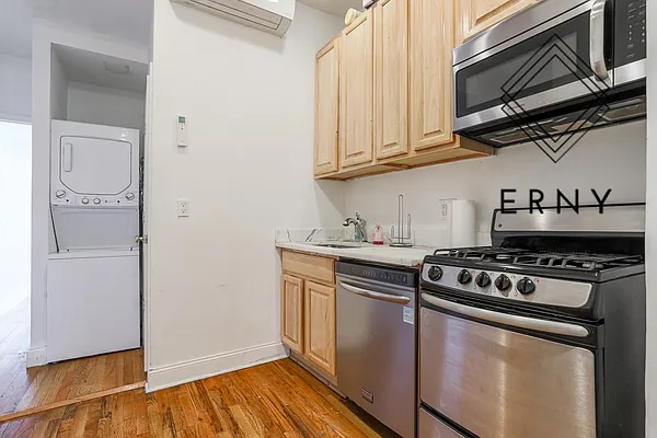 Rented by ERNY LLC | media 25