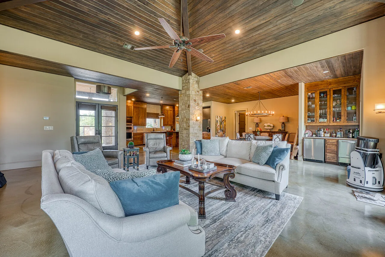 3 bed, 2.5 bath, 2662 sqft, $4,500 — Photo 1