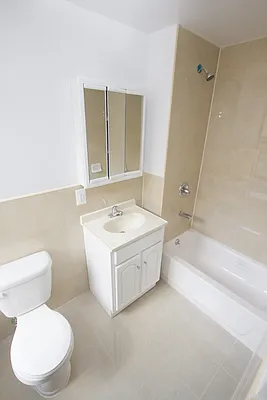 Rented by Jonis Realty | media 8