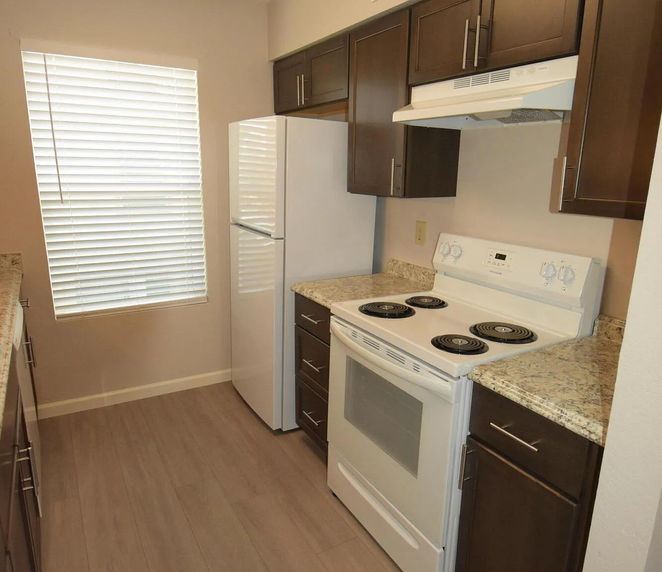 2 bed, 1.0 bath, 863 sqft, $1,275 — Photo 4