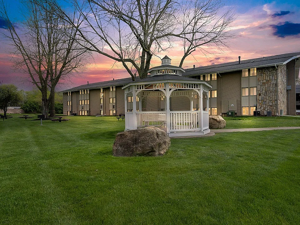 Stone Lodge Apartments