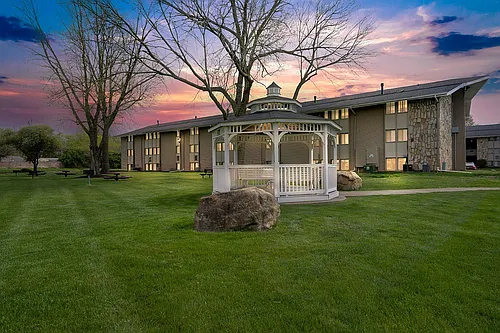 Stone Lodge Apartments Photo 1