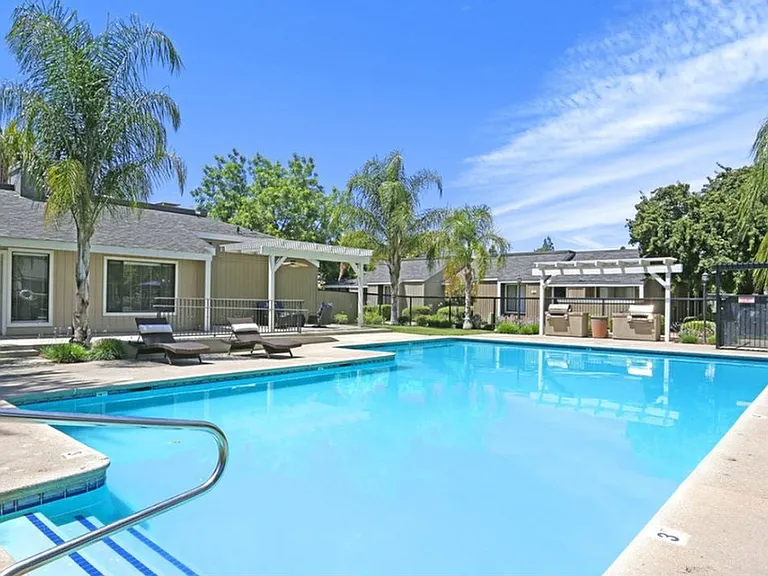 River Park Villas — Photo 5