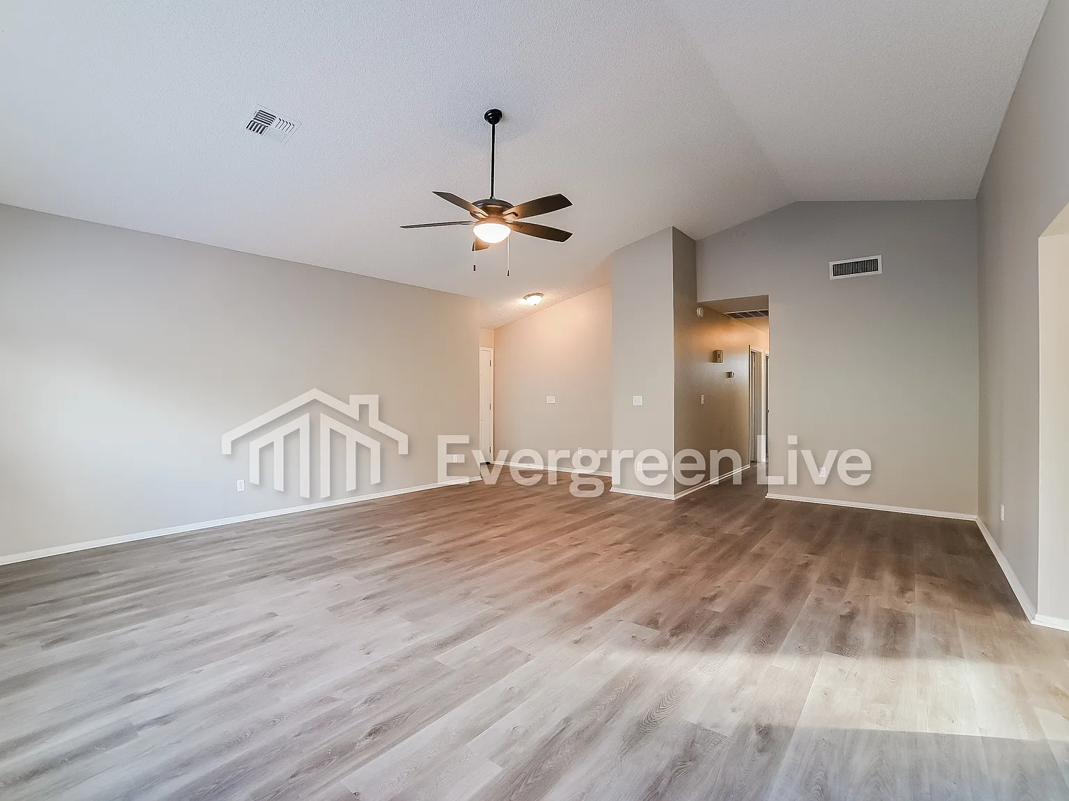 3 bed, 2.0 bath, 1585 sqft, $1,895 — Photo 3