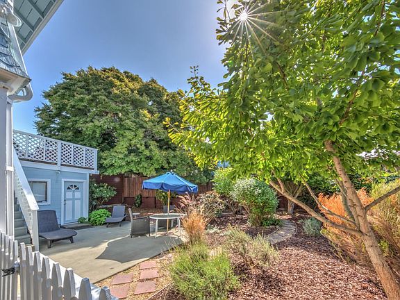 view of rear (with your entrance)