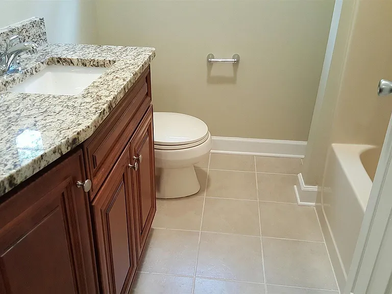 1102 Fowler St — Photo 9