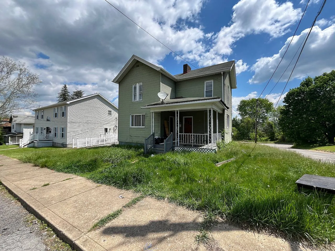 3 bed, 1472 sqft, $749 — Photo 1