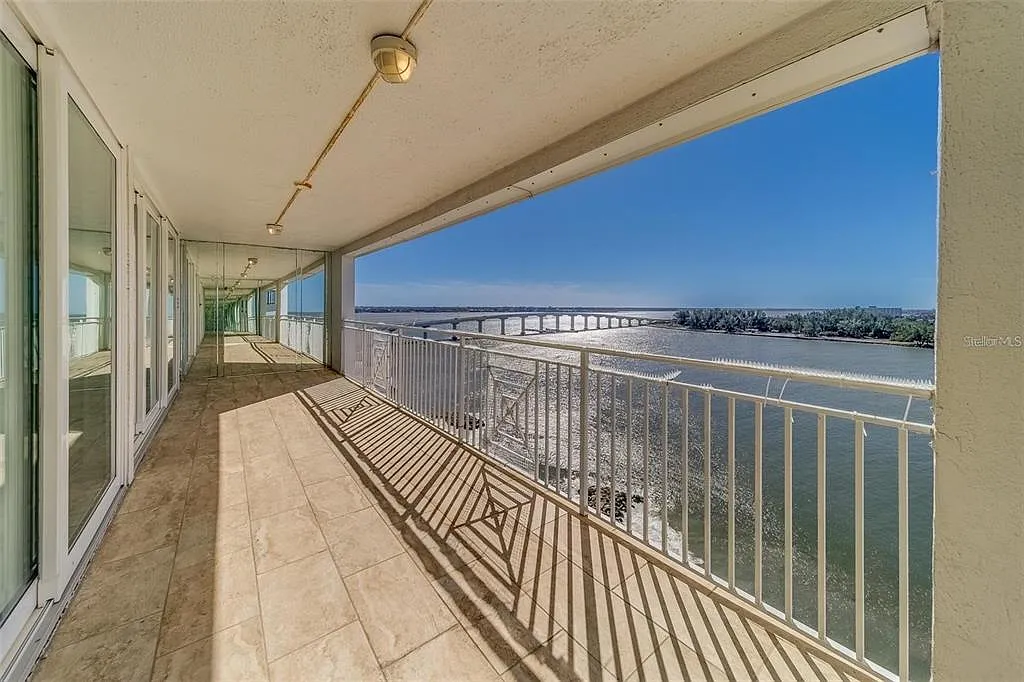 4 bed, 3.0 bath, 3167 sqft, $6,500 — Photo 2
